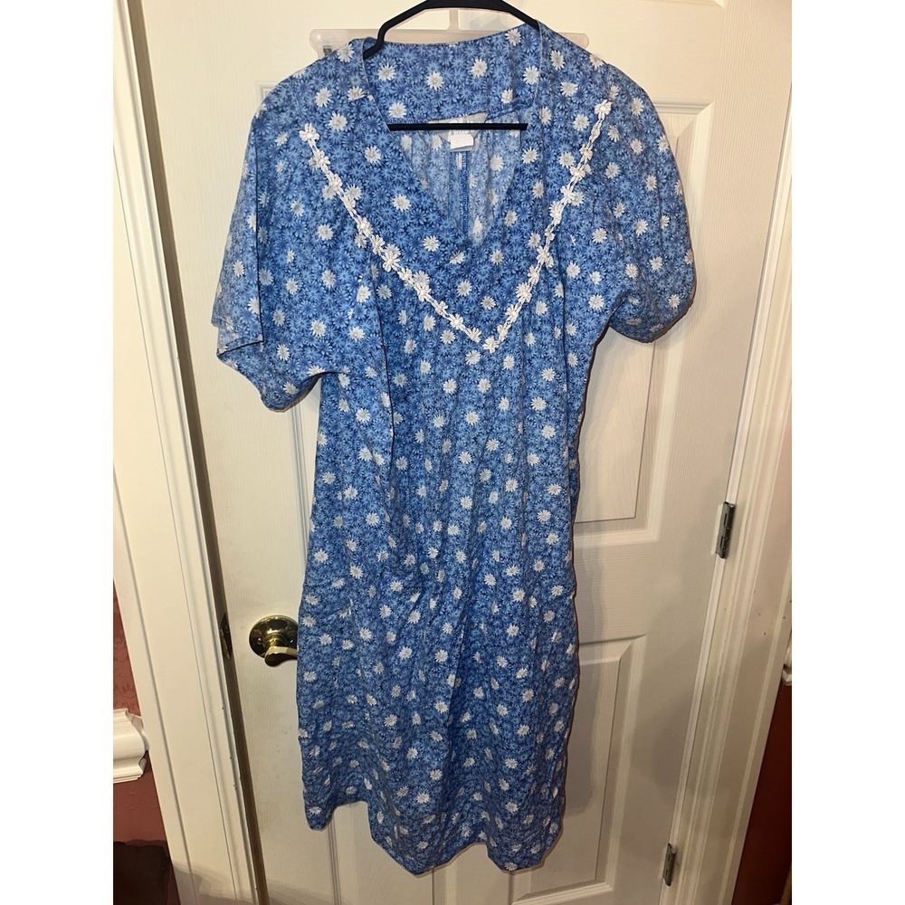 Blair Women's Blue And Floral Short Sleeve Nightgown Size Medium